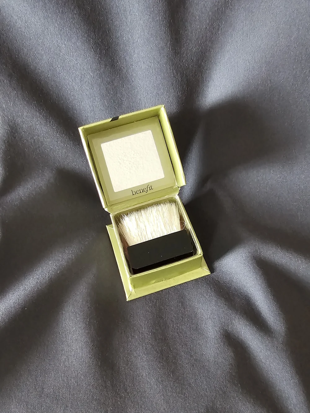 Benefit Mini Dandelion Blush in Pastel Green Box